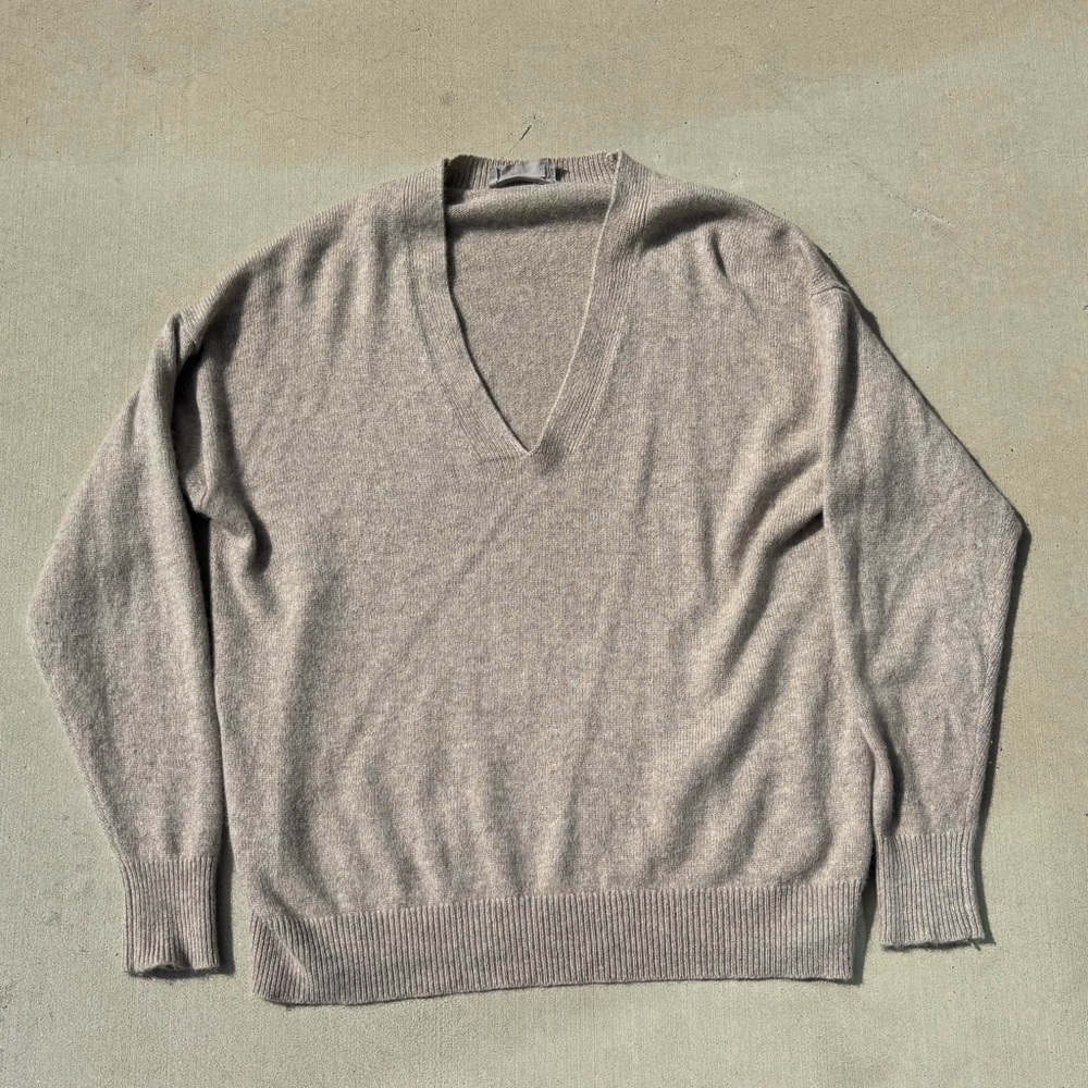 Everlane Light Tan V-Neck Sweater Size L